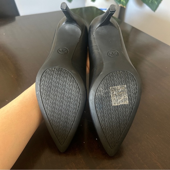 Michael Kors Alina Pumps Black - Picture 6 of 9